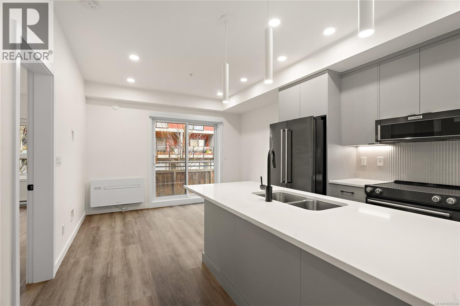 305 610 Lampson St, Esquimalt