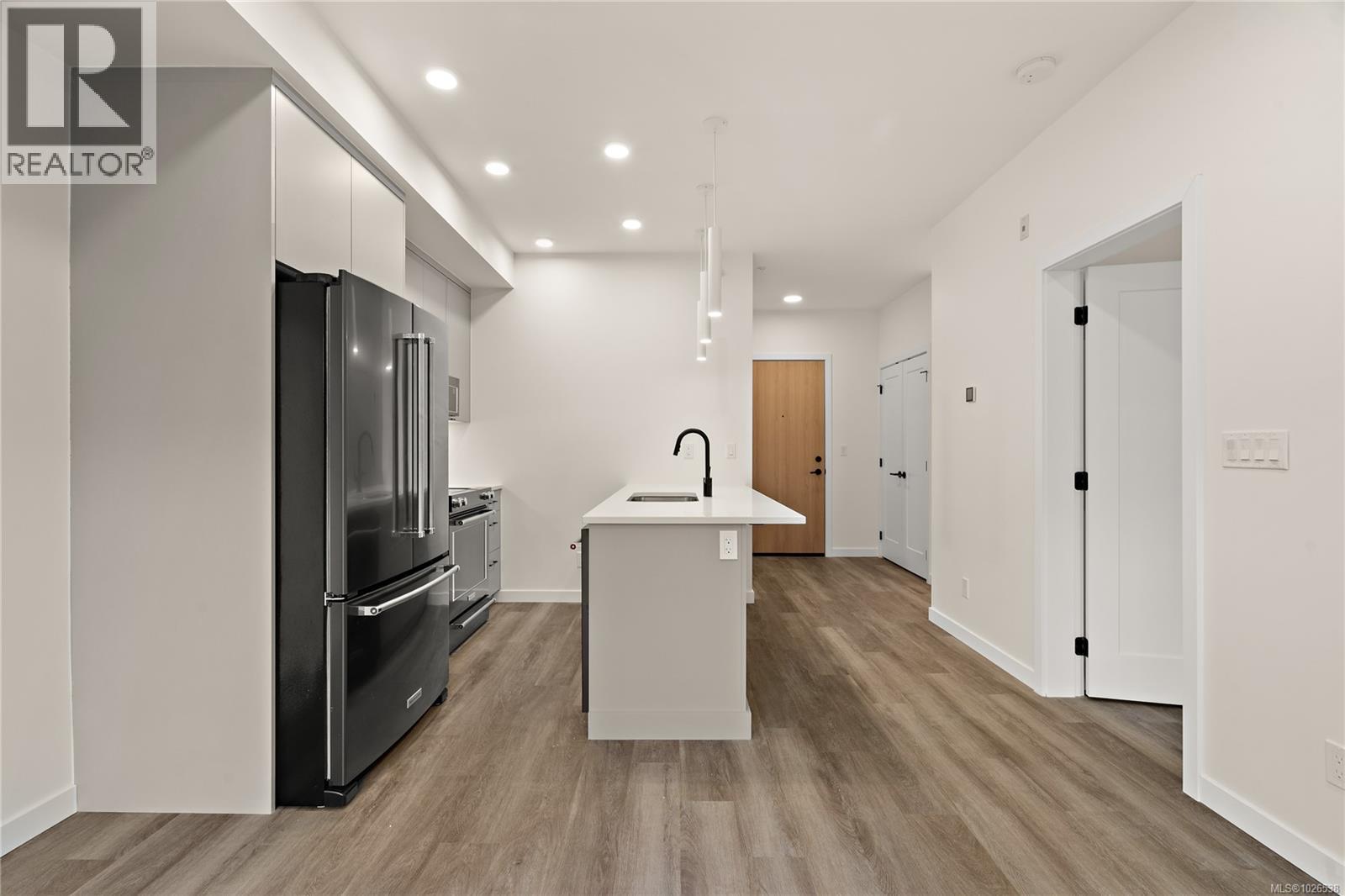 305 610 Lampson St, Esquimalt