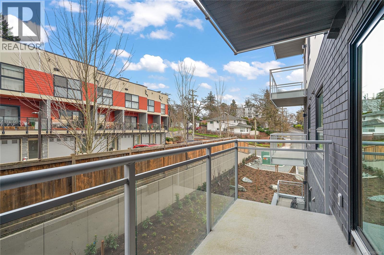 305 610 Lampson St, Esquimalt