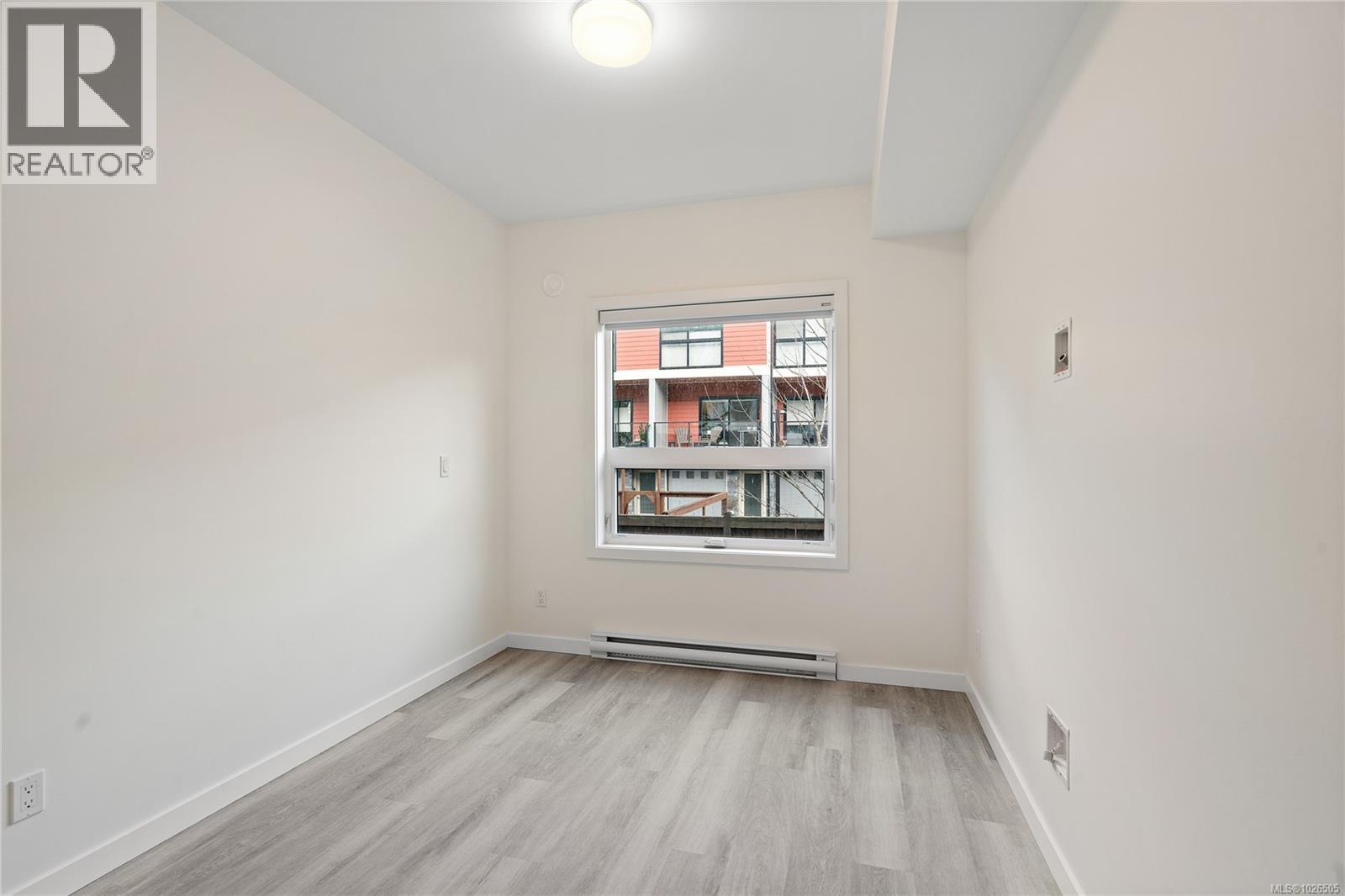 304 610 Lampson St, Esquimalt