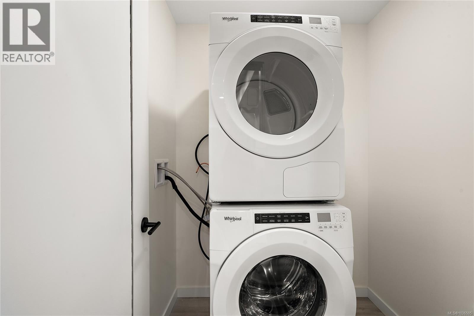 304 610 Lampson St, Esquimalt