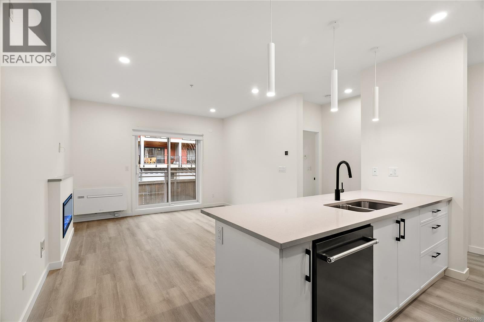#304 610 Lampson St - 3