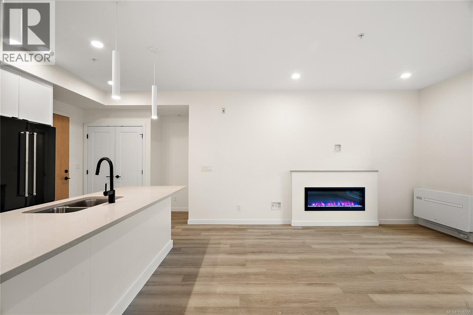 #304 610 Lampson St - 4