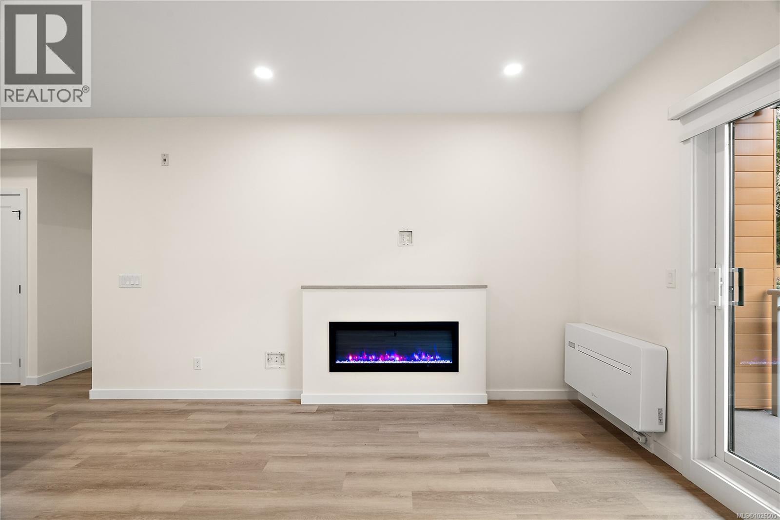 304 610 Lampson St, Esquimalt