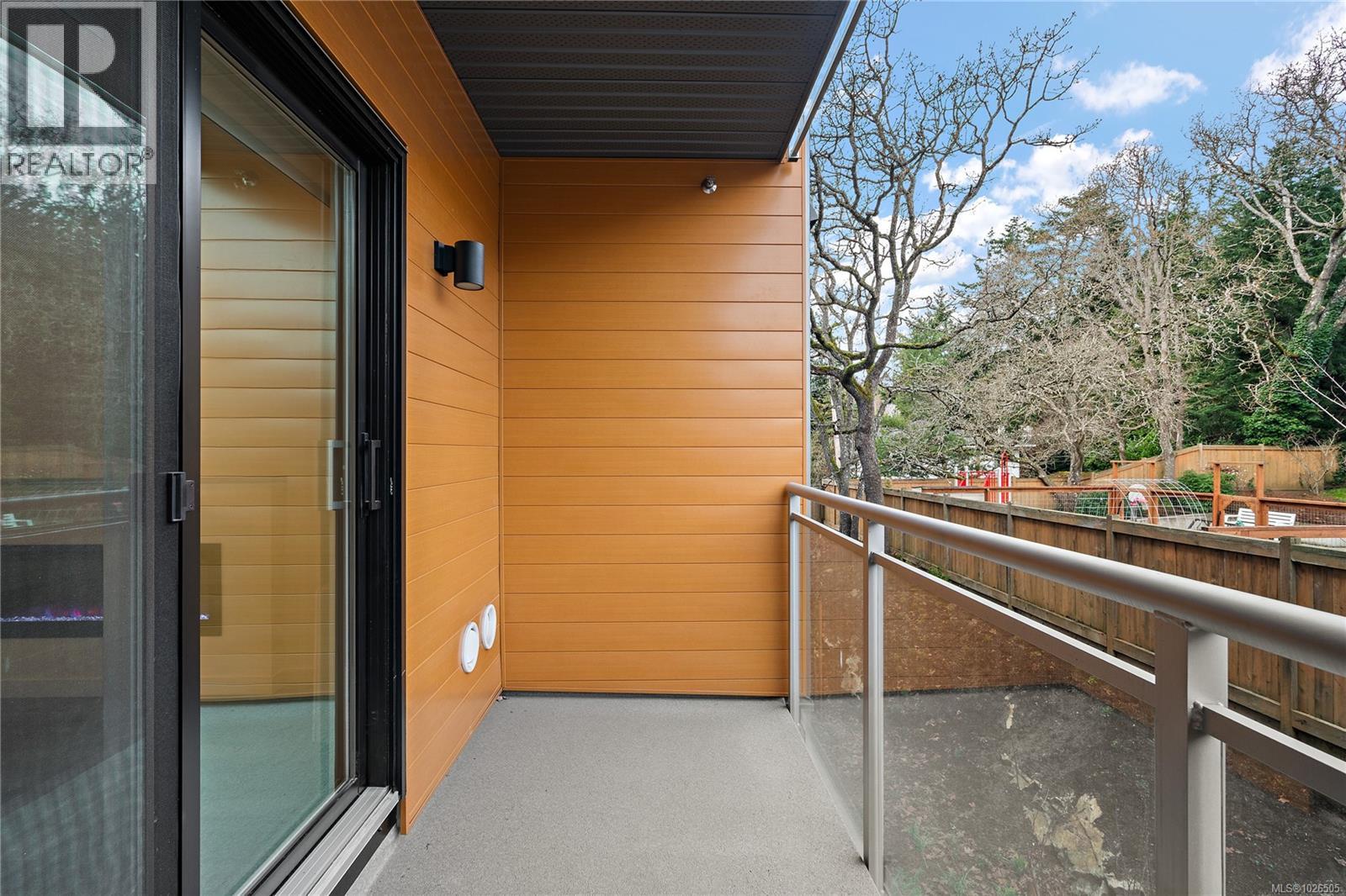 304 610 Lampson St, Esquimalt