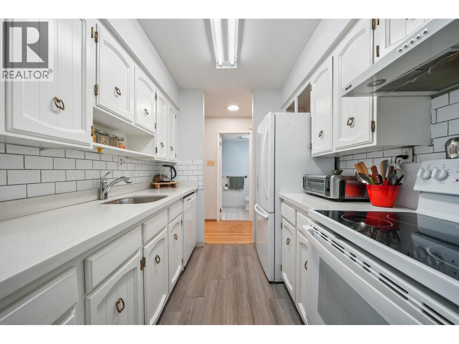 202 8770 LAUREL Street - main photo