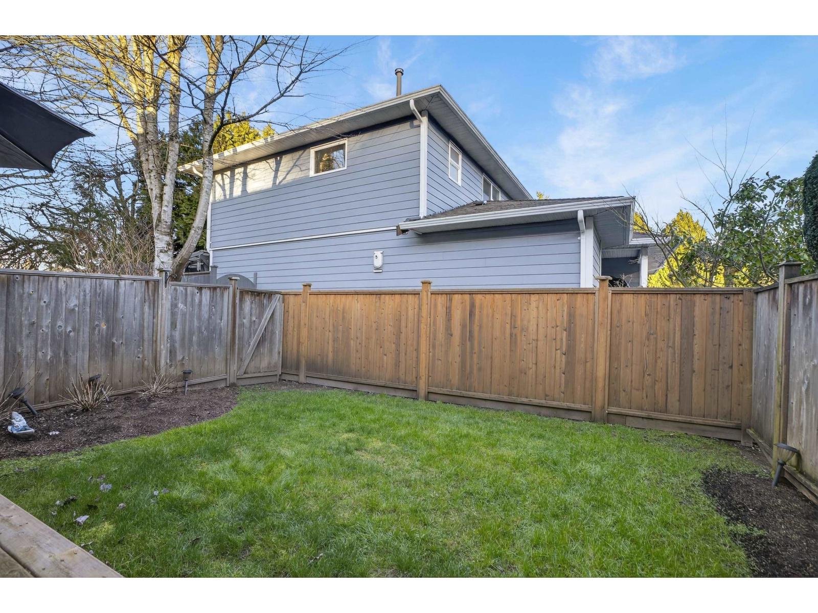 114 9561 207 STREET, Langley