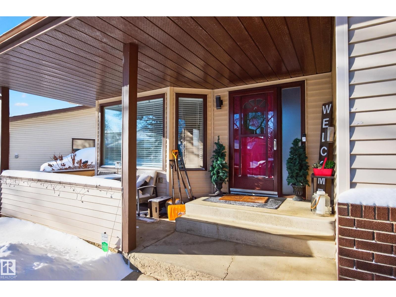 52 LANGHOLM DR - Photo 4 of 55, St. Albert, Alberta