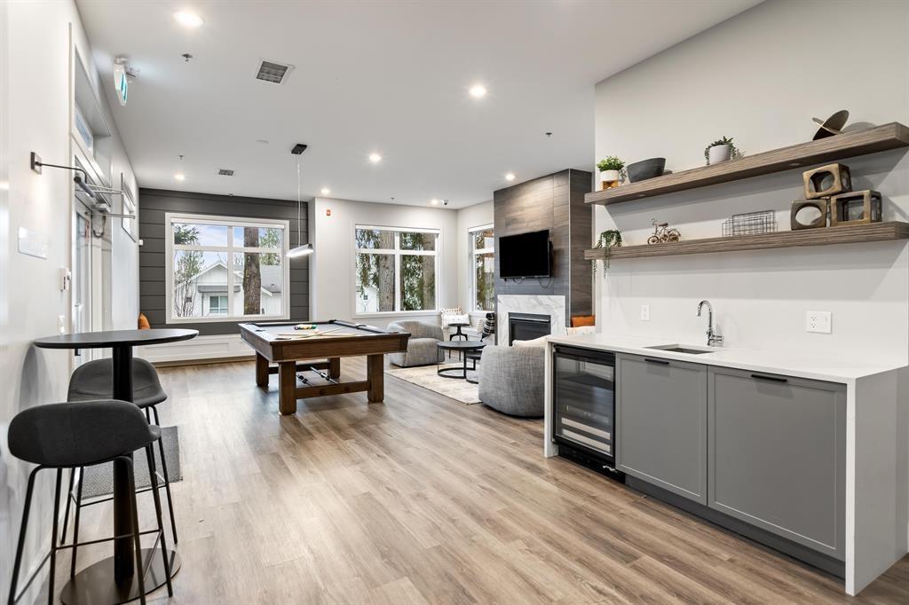 2 9718 161A STREET, Surrey