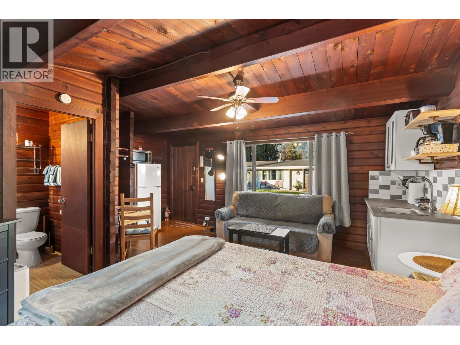  1210 Paradise Avenue, Sicamous