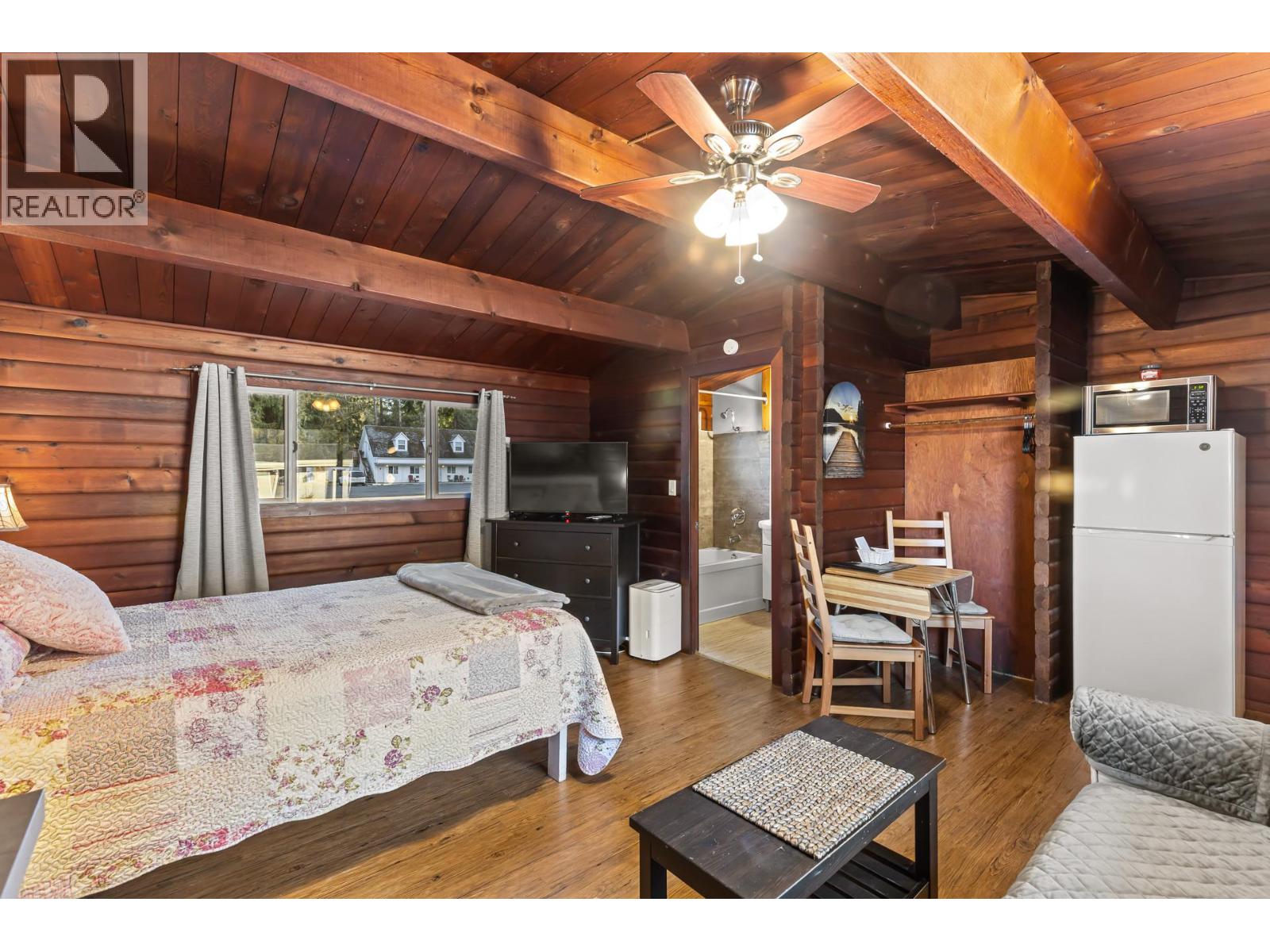  1210 Paradise Avenue, Sicamous