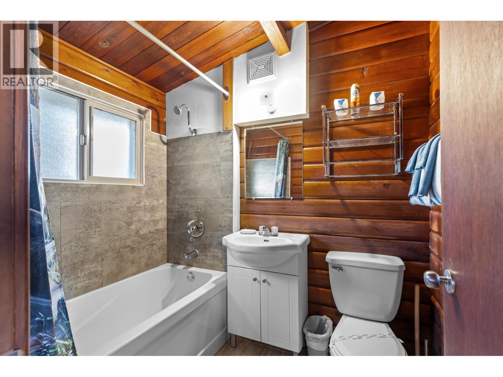  1210 Paradise Avenue, Sicamous