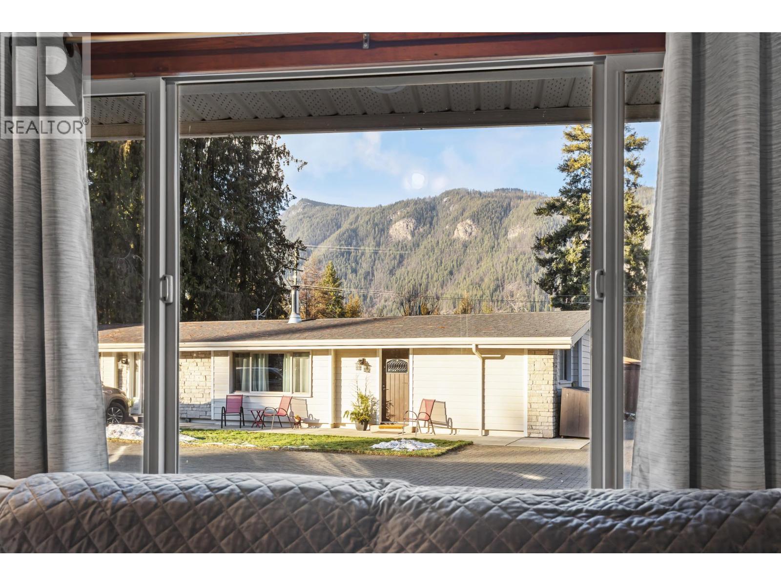  1210 Paradise Avenue, Sicamous