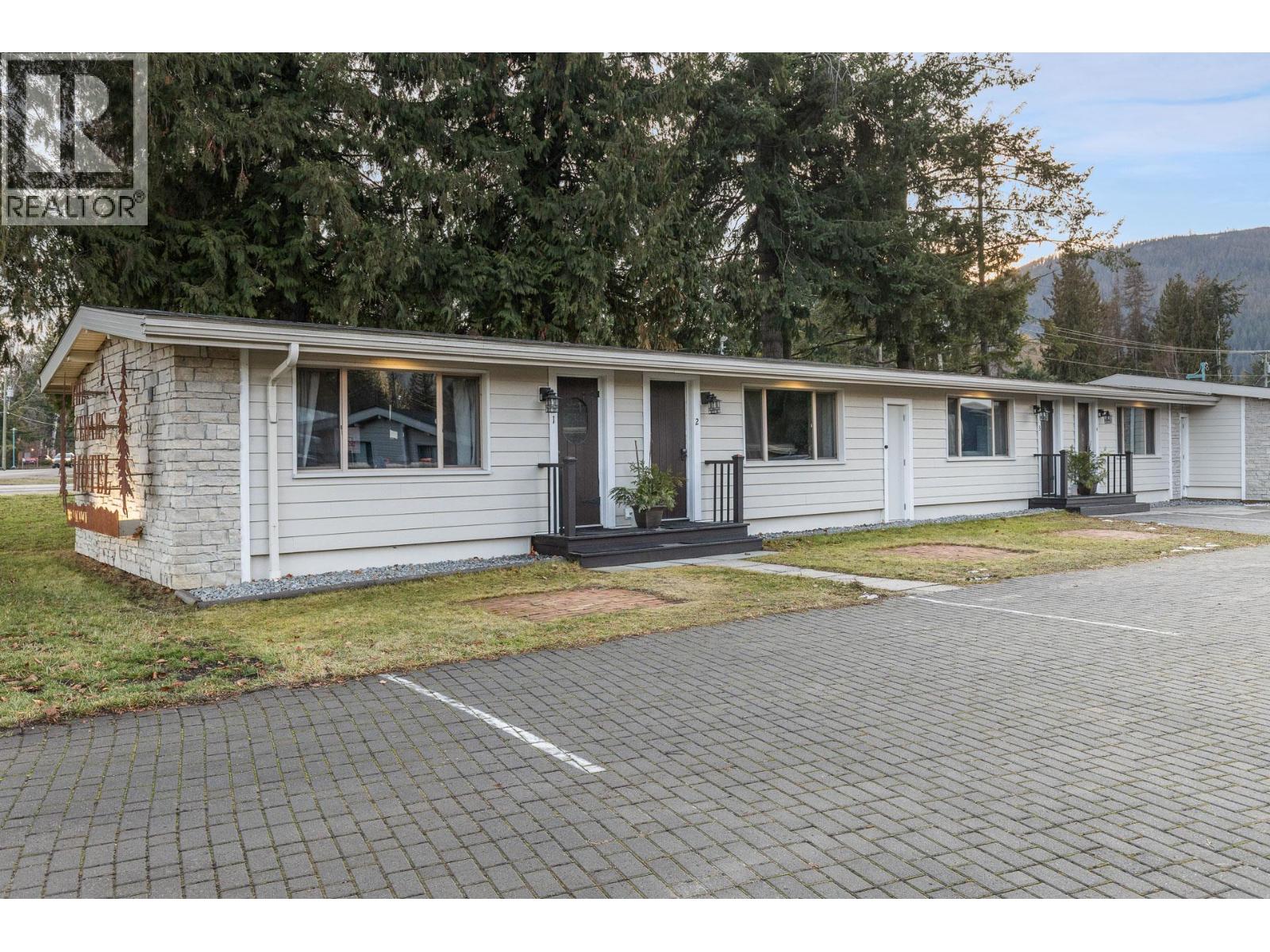  1210 Paradise Avenue, Sicamous