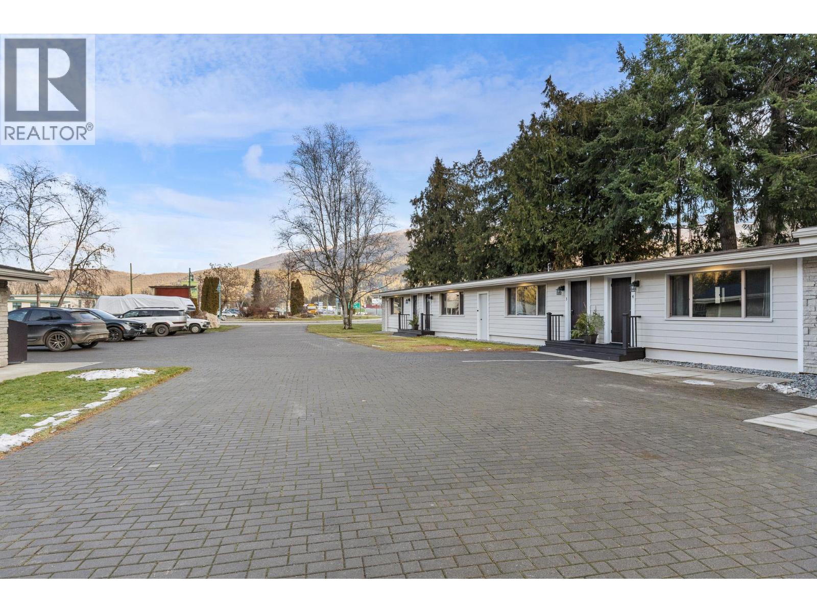  1210 Paradise Avenue, Sicamous