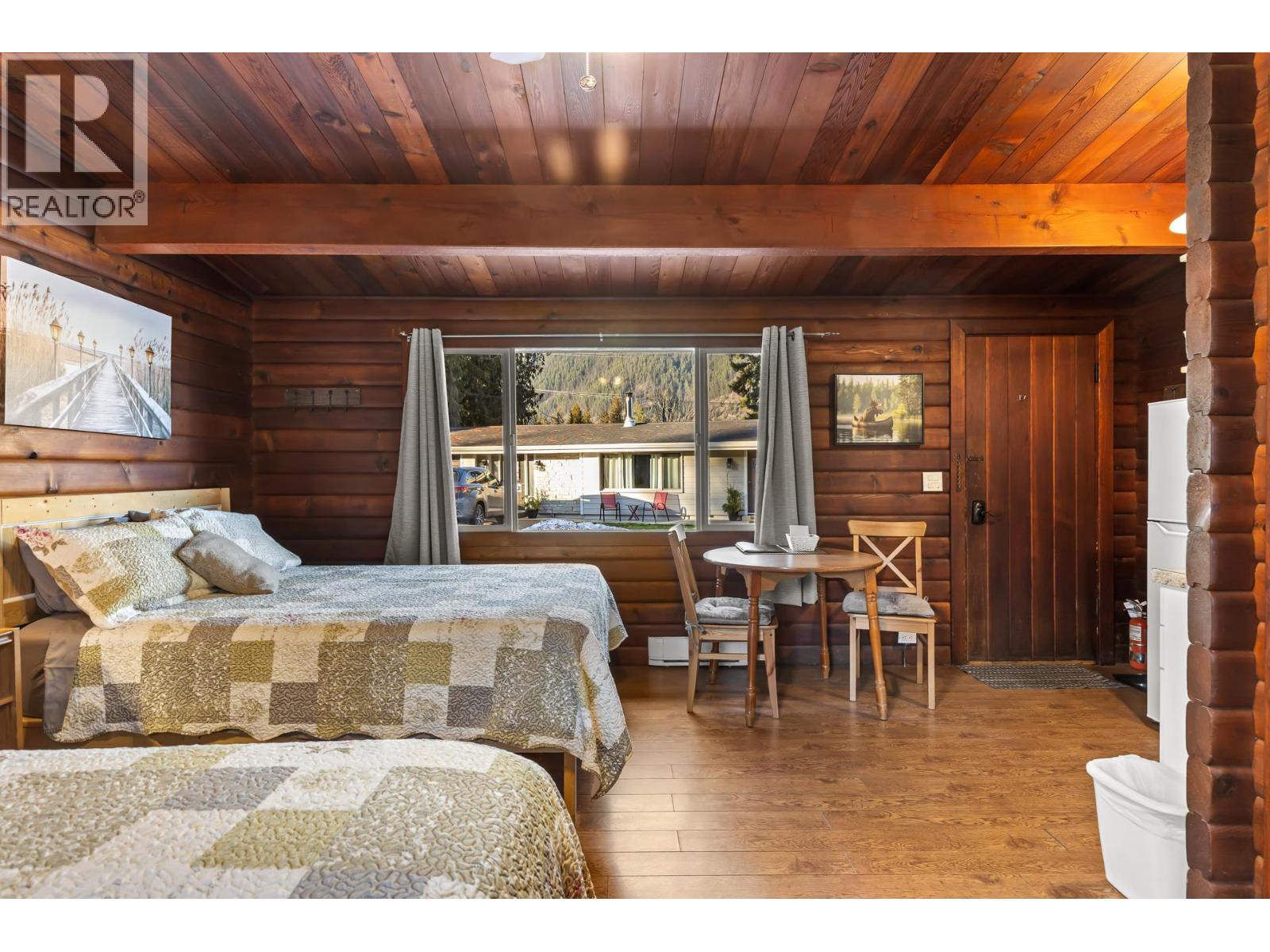  1210 Paradise Avenue, Sicamous