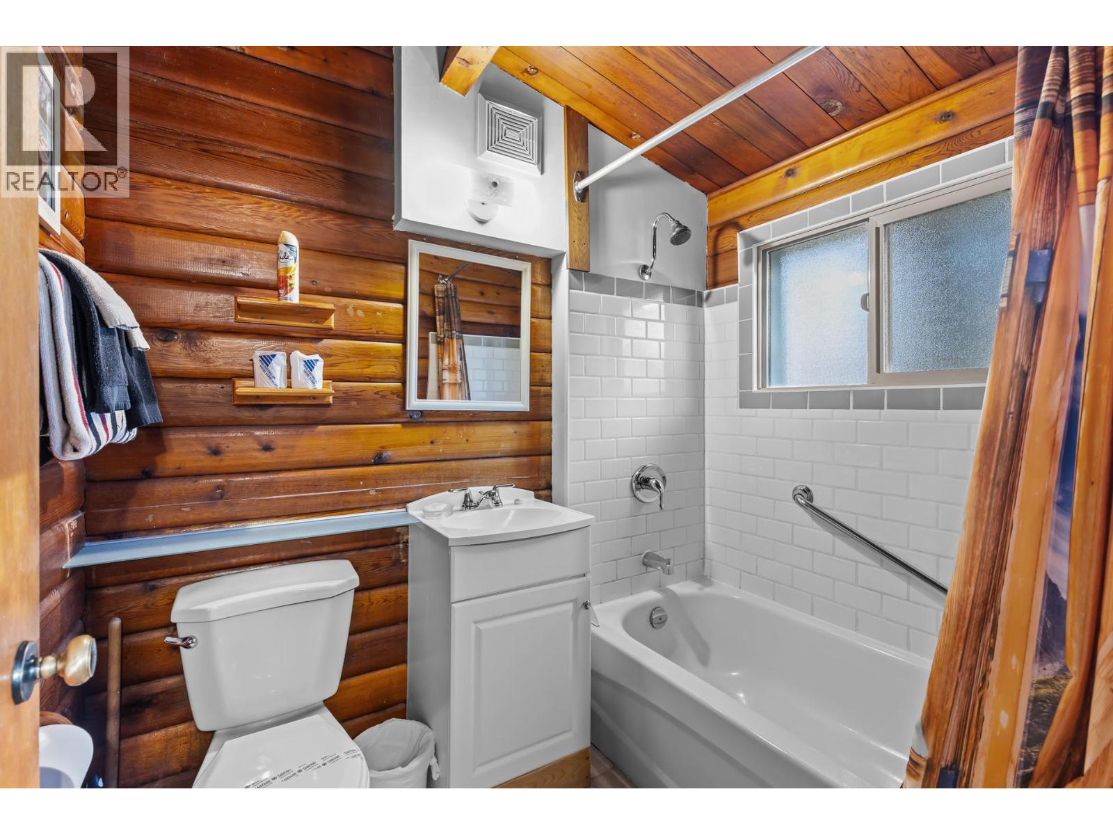  1210 Paradise Avenue, Sicamous