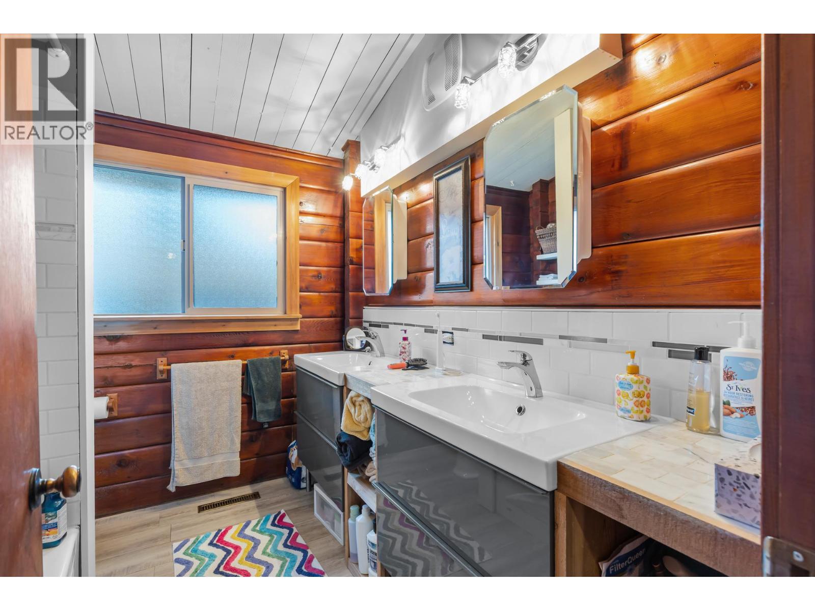  1210 Paradise Avenue, Sicamous