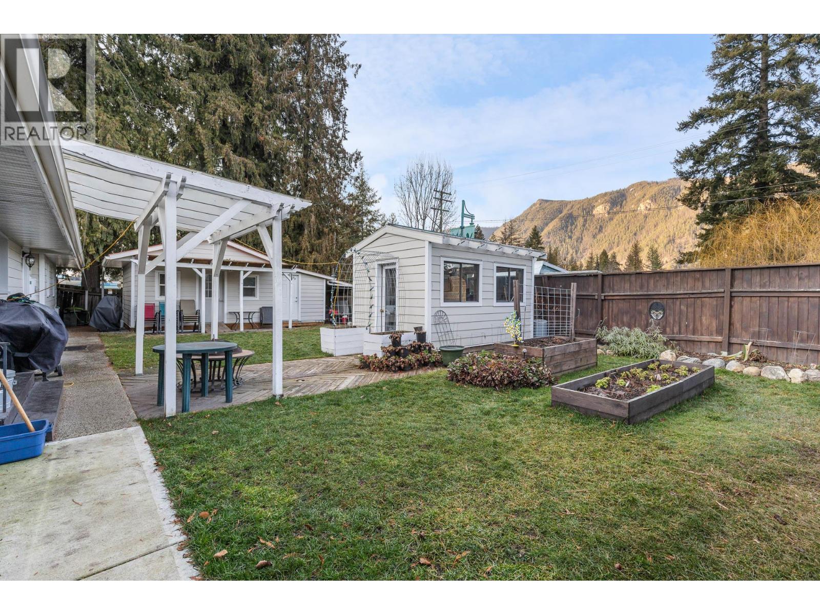  1210 Paradise Avenue, Sicamous