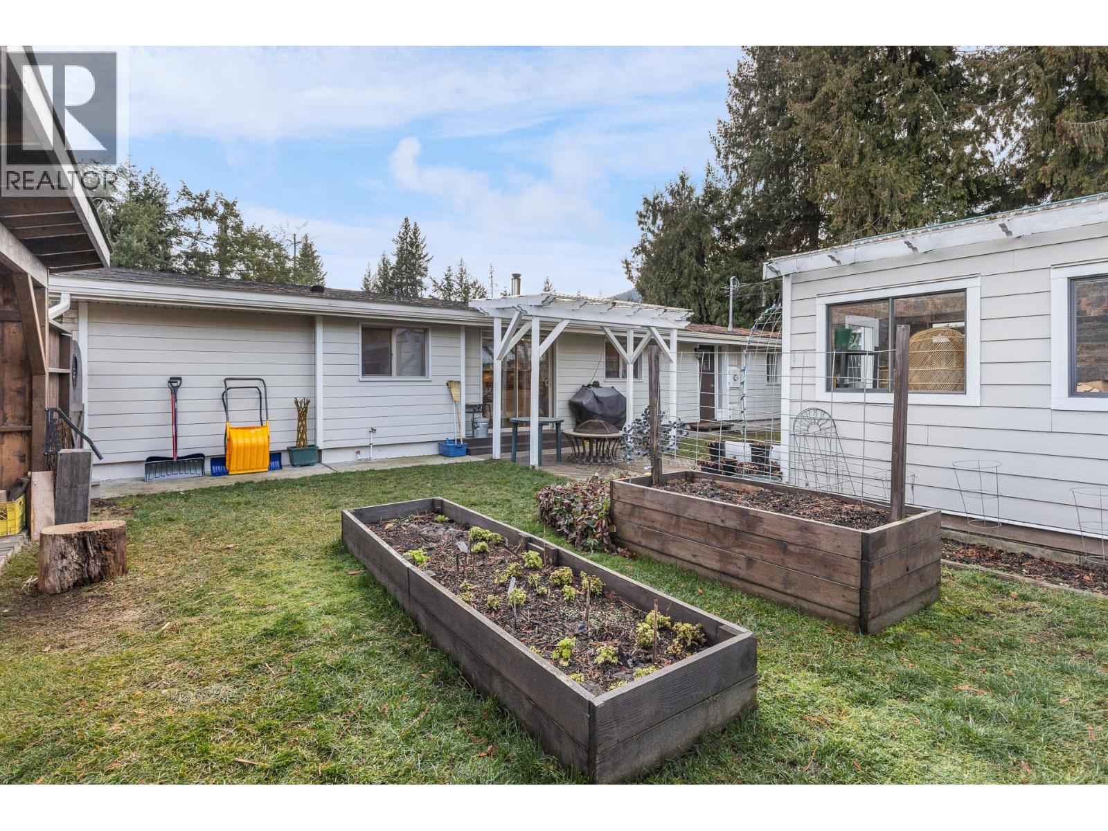  1210 Paradise Avenue, Sicamous