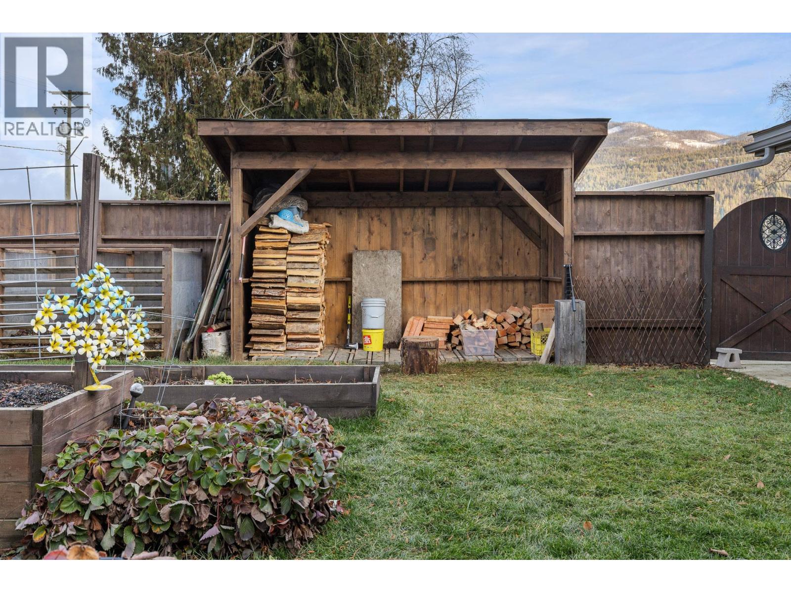  1210 Paradise Avenue, Sicamous