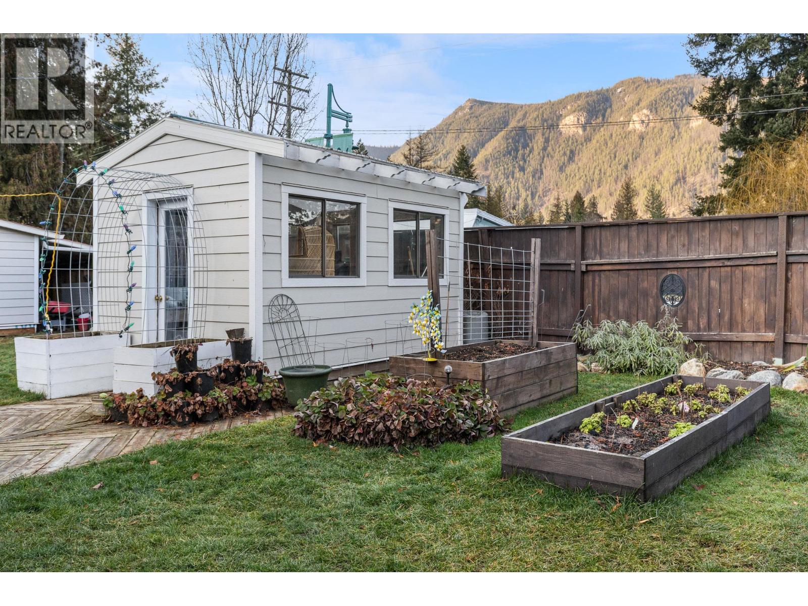  1210 Paradise Avenue, Sicamous