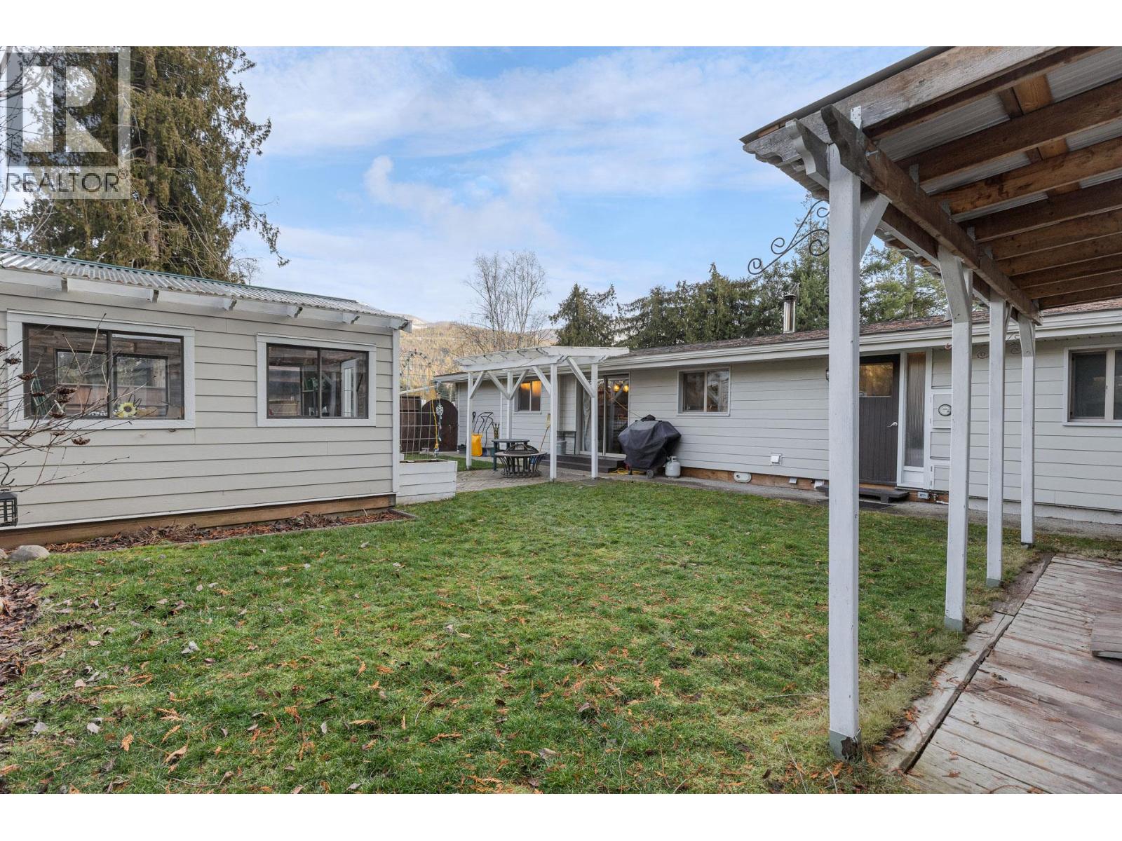  1210 Paradise Avenue, Sicamous