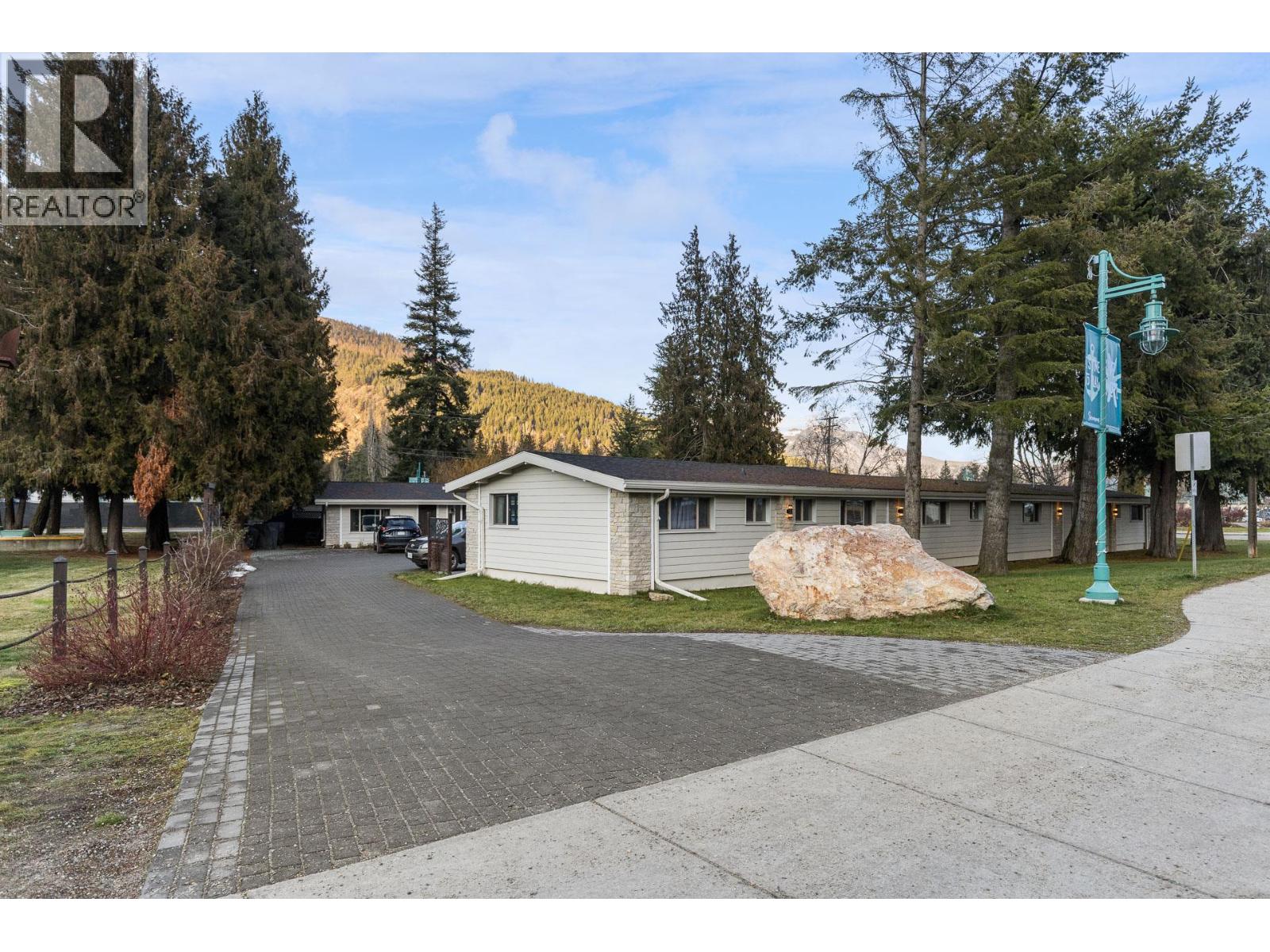  1210 Paradise Avenue, Sicamous