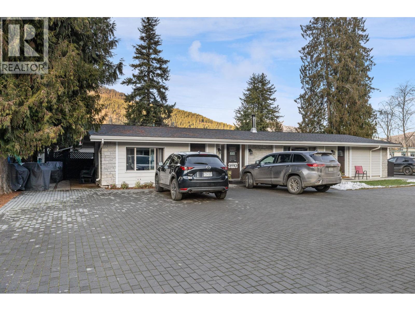  1210 Paradise Avenue, Sicamous