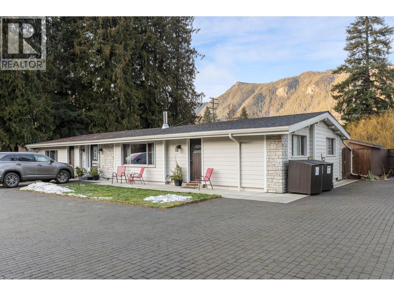  1210 Paradise Avenue, Sicamous