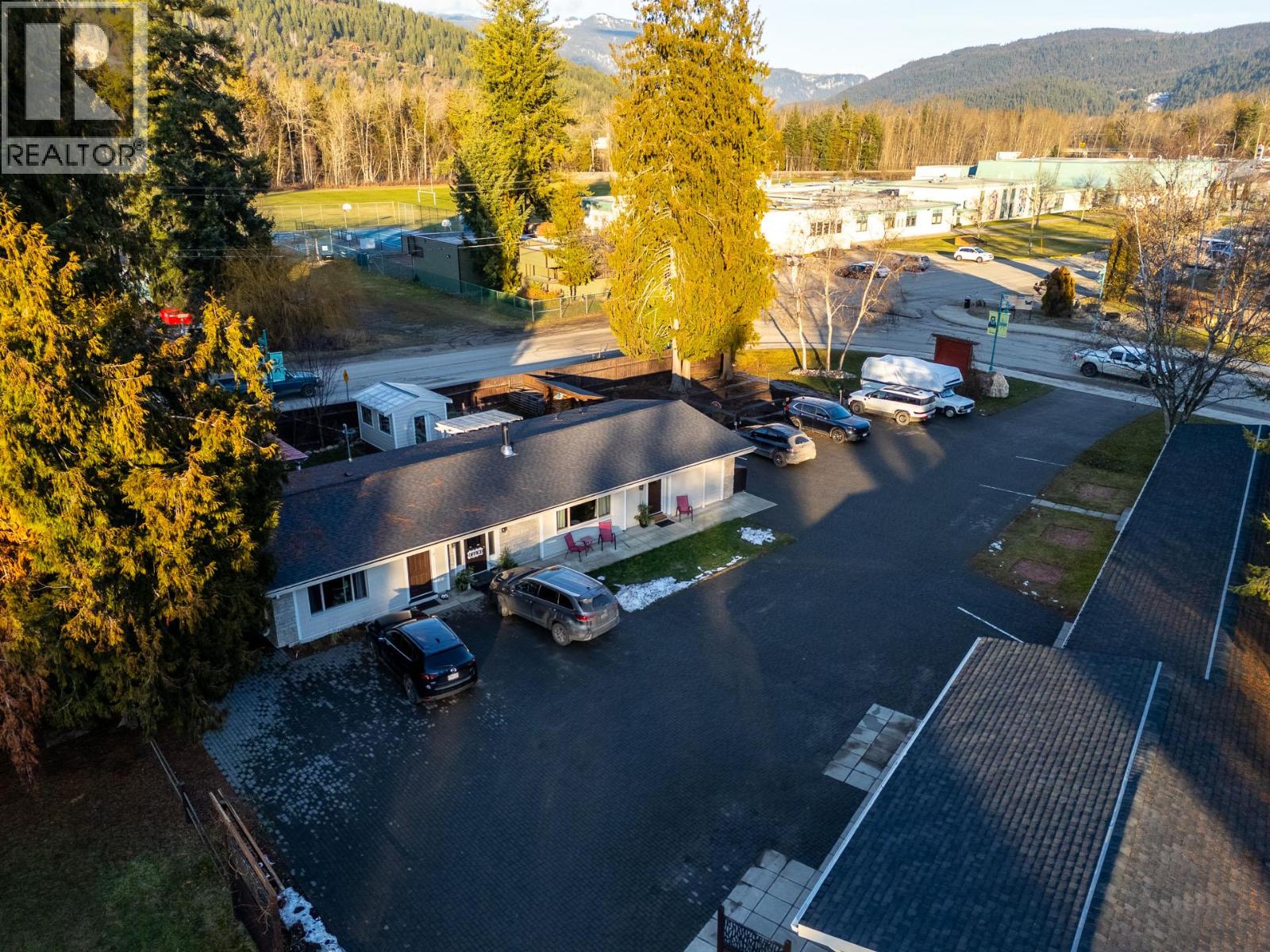  1210 Paradise Avenue, Sicamous