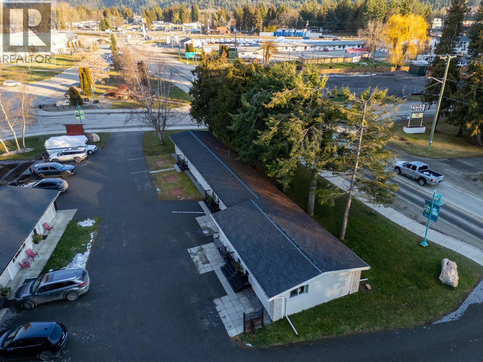  1210 Paradise Avenue, Sicamous