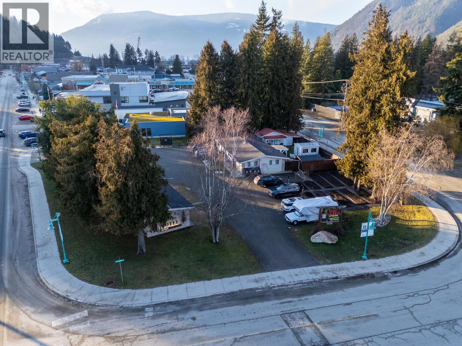  1210 Paradise Avenue, Sicamous