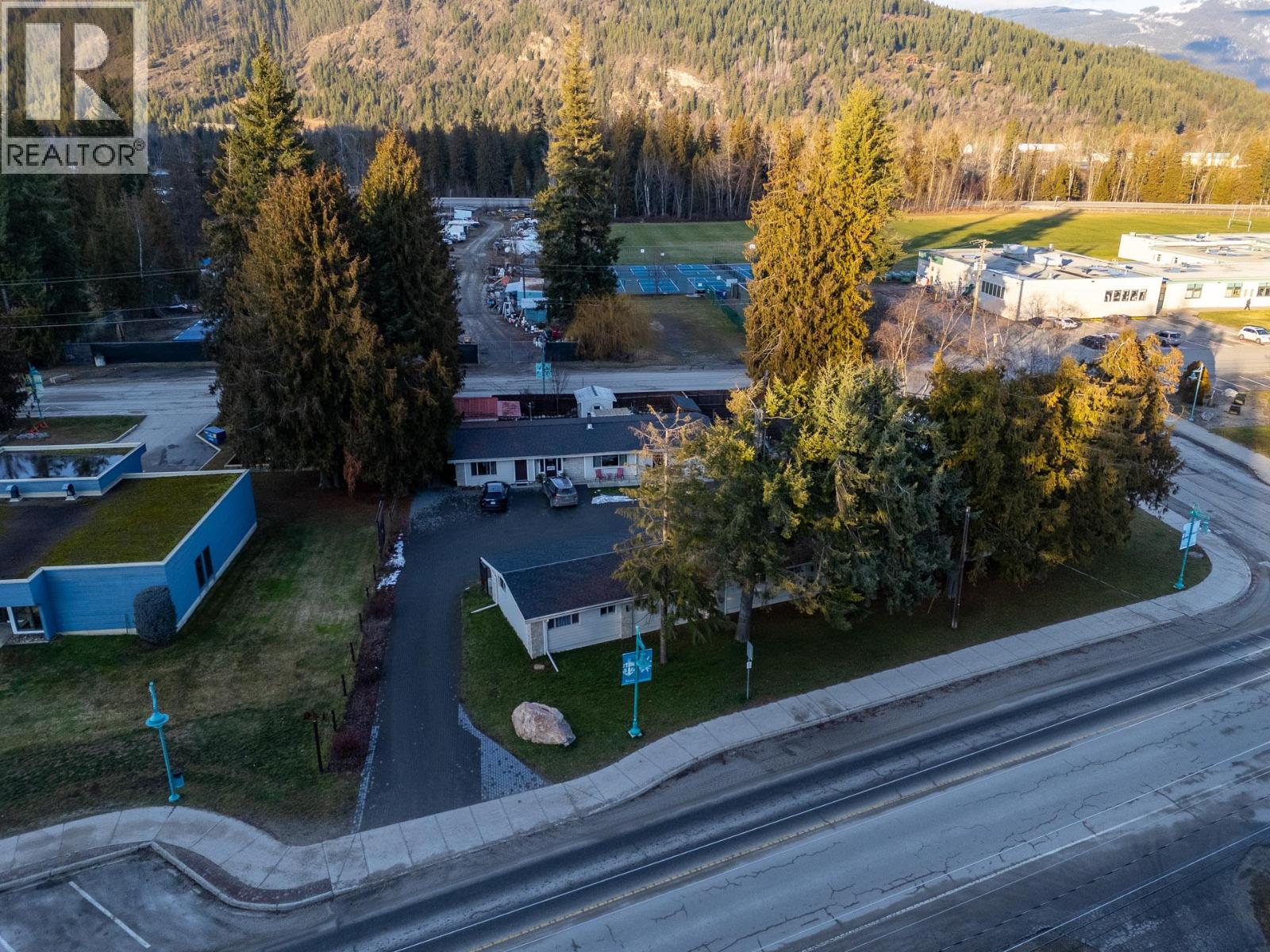 1210 Paradise Avenue, Sicamous