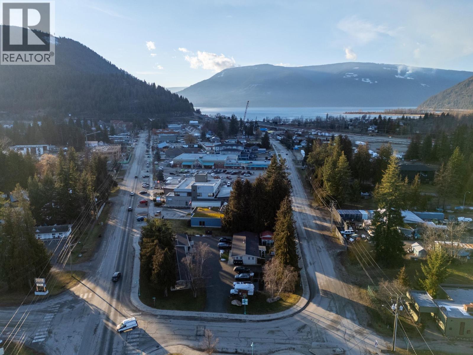  1210 Paradise Avenue, Sicamous