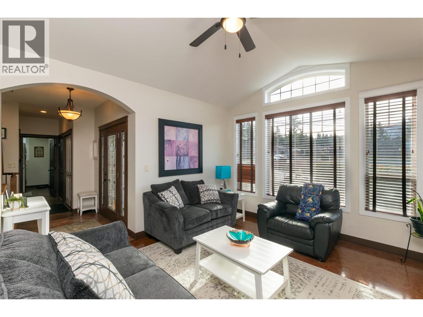 1571 20 Avenue NE, Salmon Arm