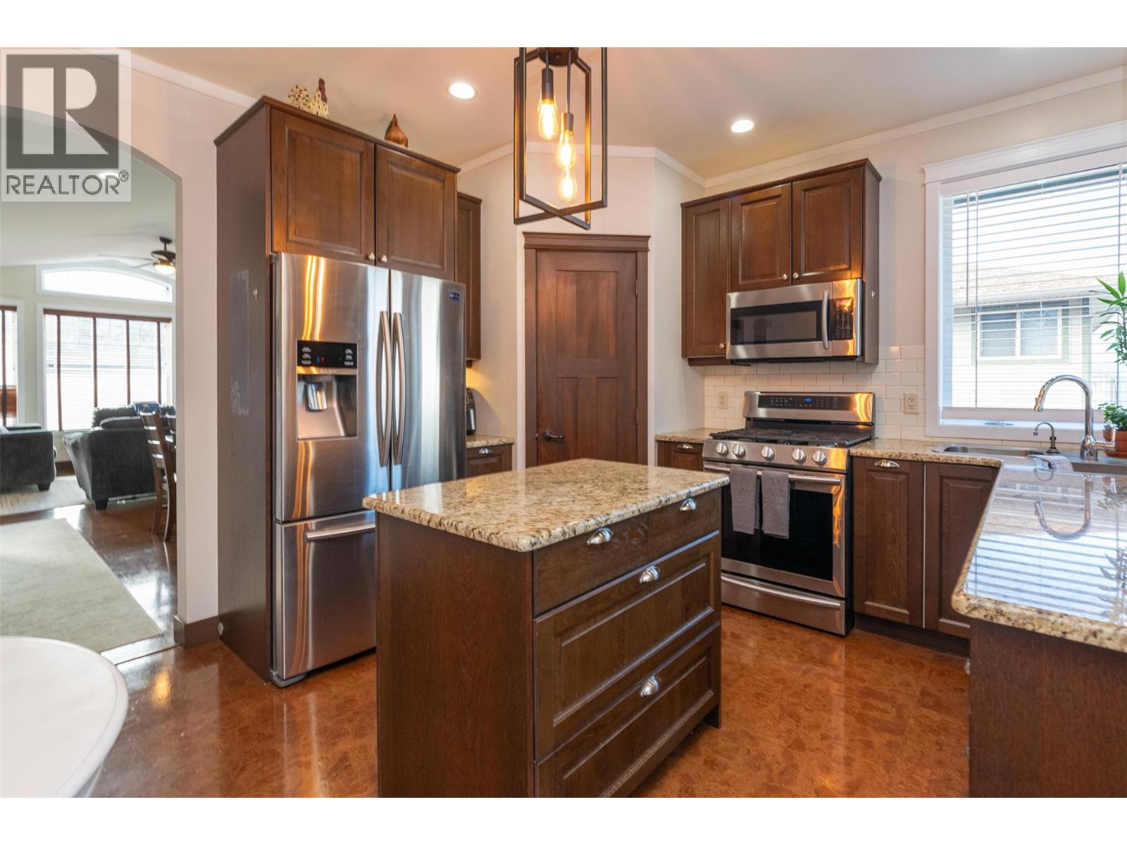 1571 20 Avenue NE, Salmon Arm