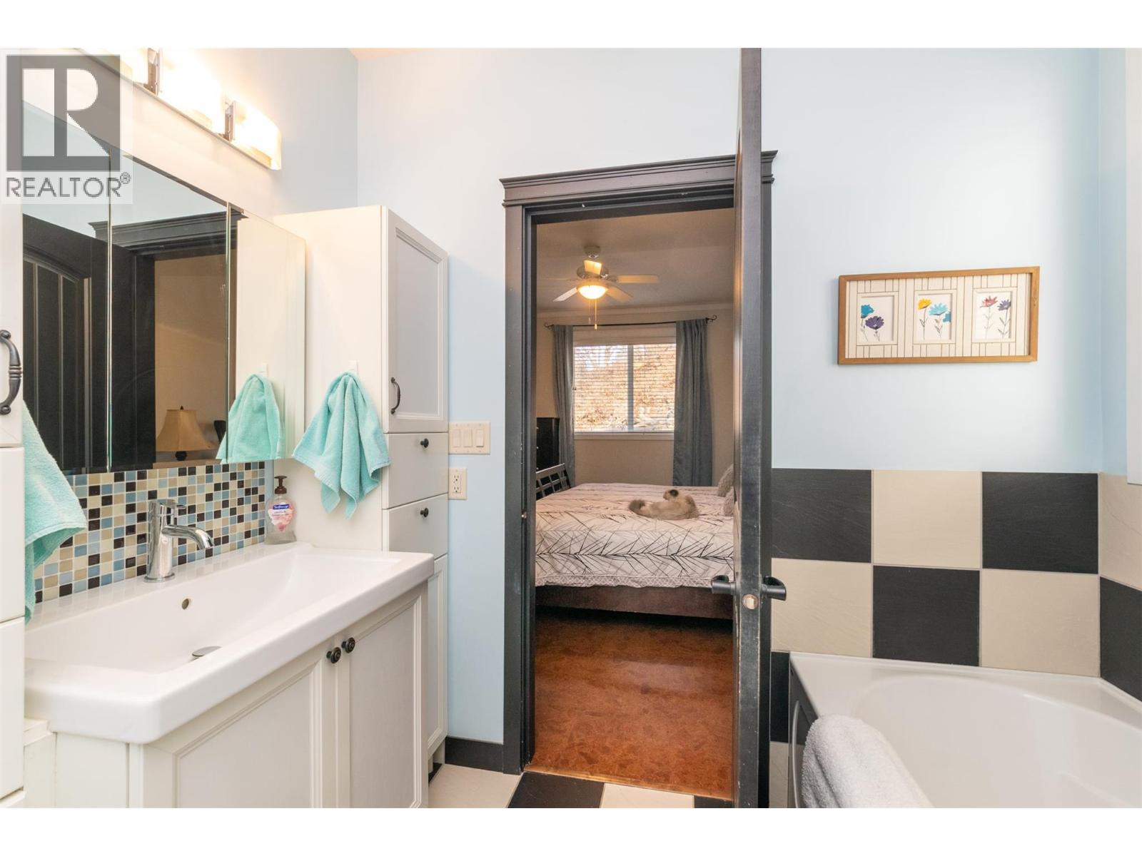 1571 20 Avenue NE, Salmon Arm