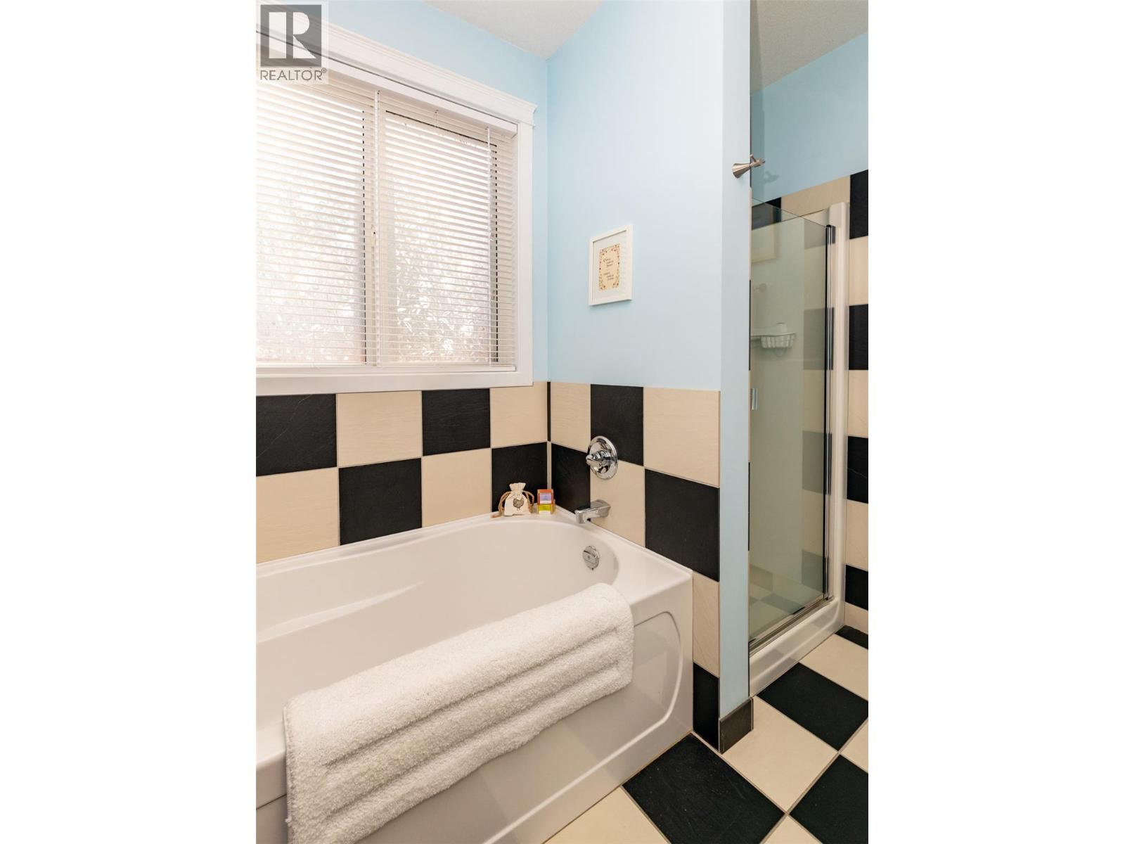 1571 20 Avenue NE, Salmon Arm