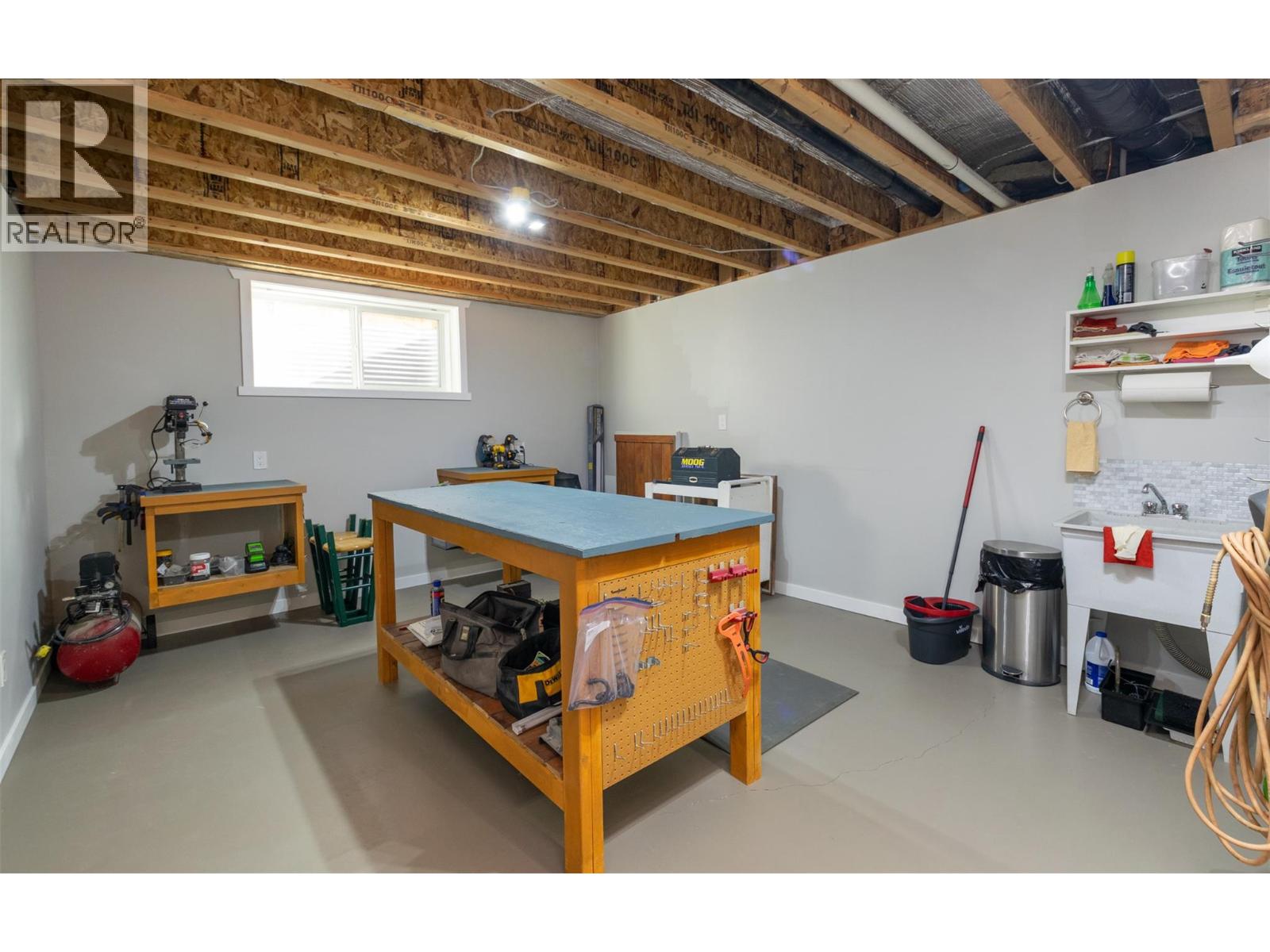 1571 20 Avenue NE, Salmon Arm