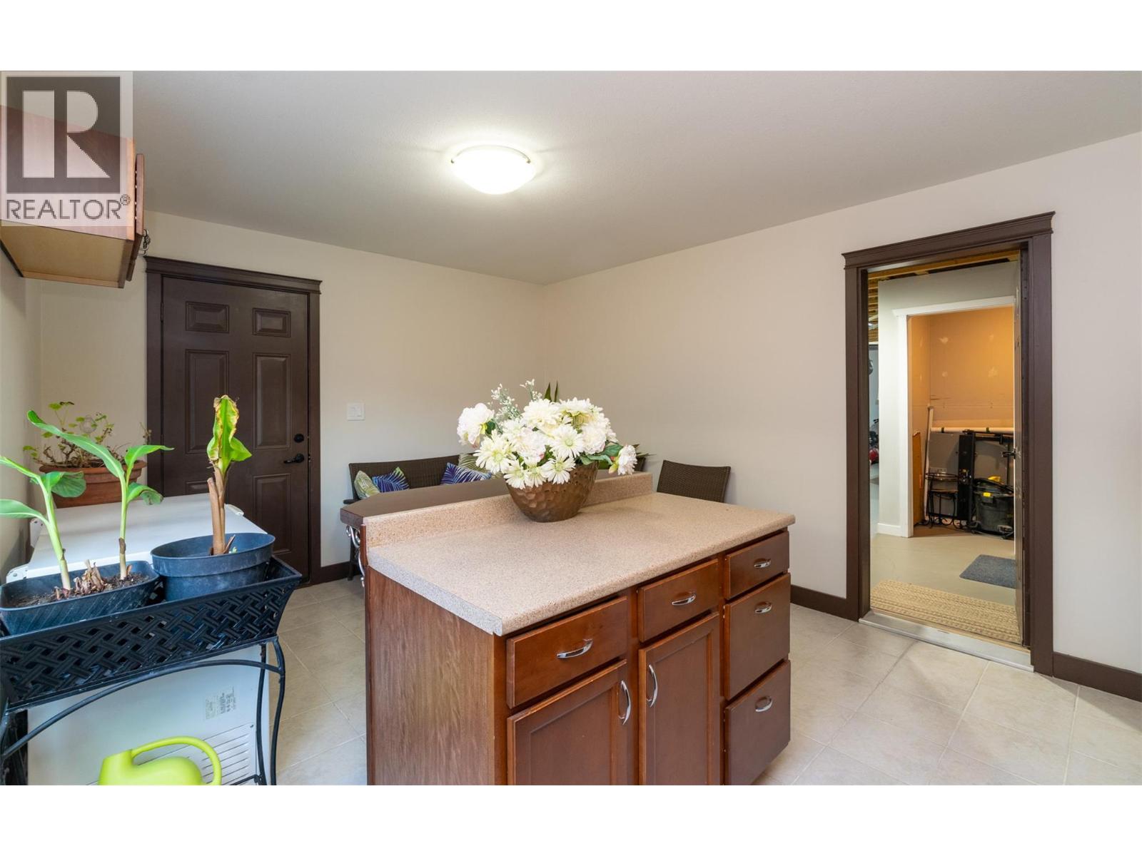 1571 20 Avenue NE, Salmon Arm