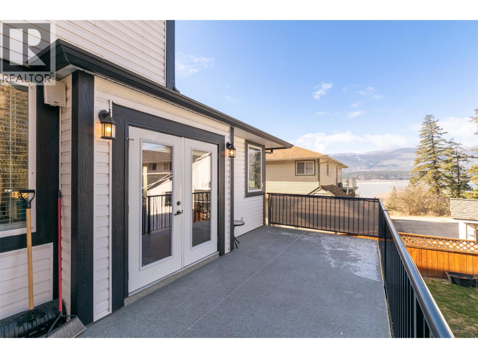 1571 20 Avenue NE, Salmon Arm