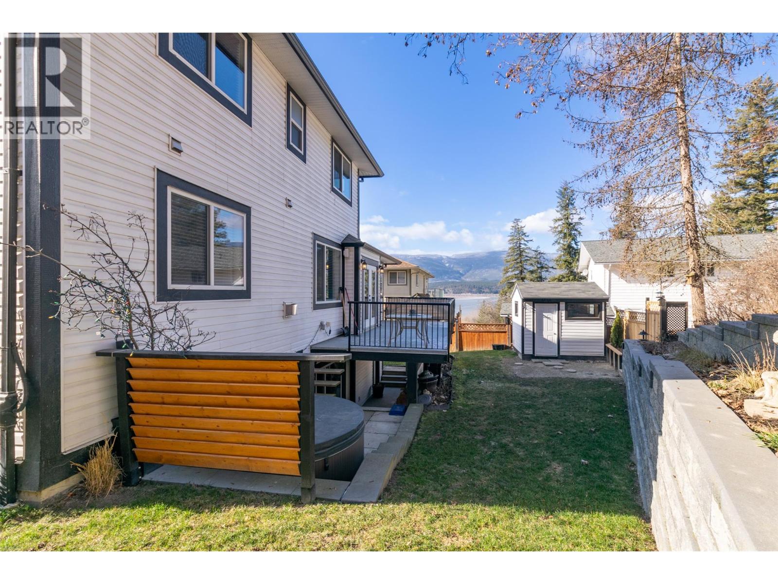 1571 20 Avenue NE, Salmon Arm