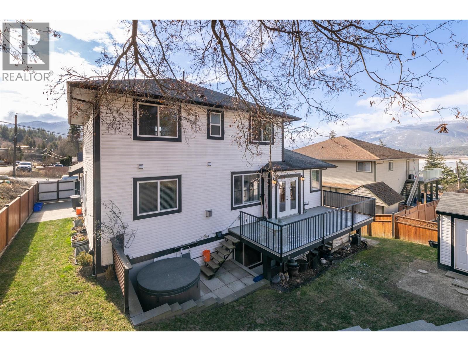1571 20 Avenue NE, Salmon Arm