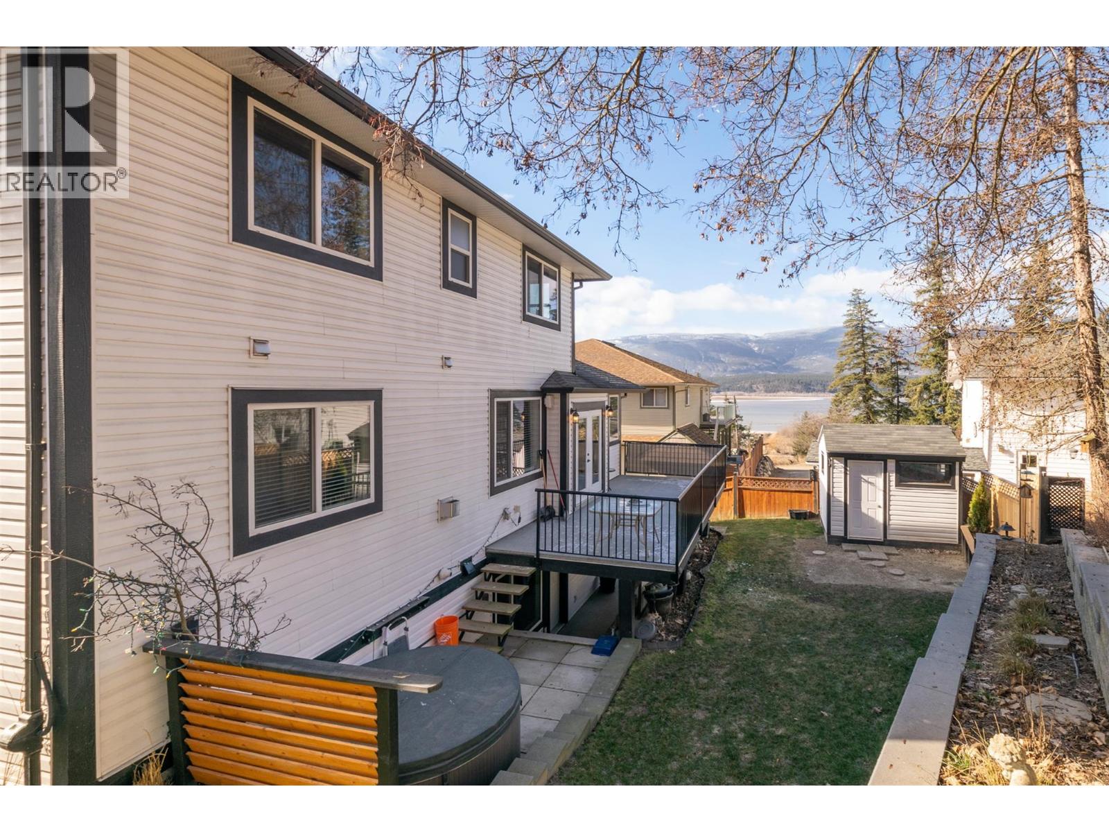 1571 20 Avenue NE, Salmon Arm