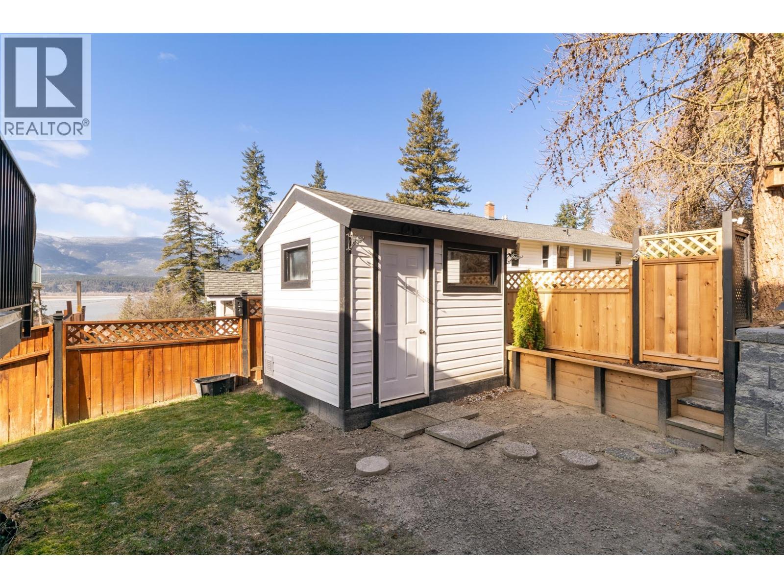 1571 20 Avenue NE, Salmon Arm