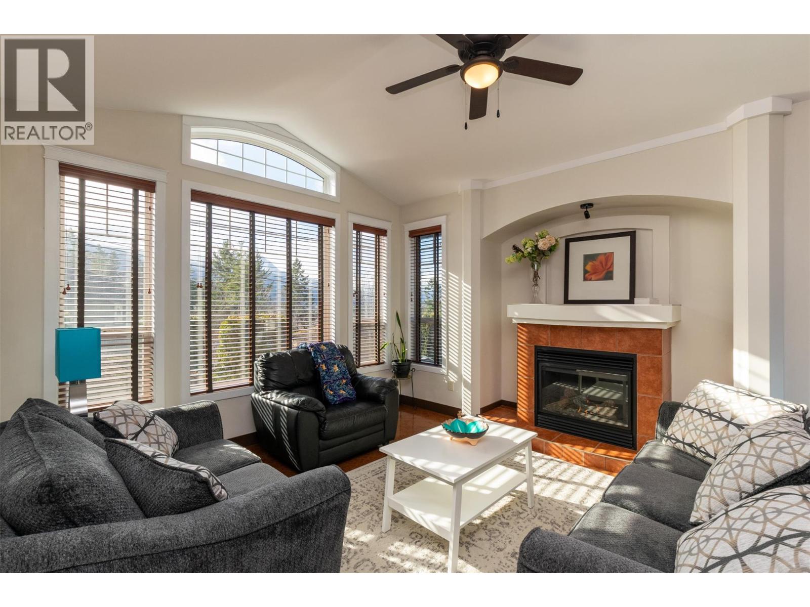 1571 20 Avenue NE, Salmon Arm