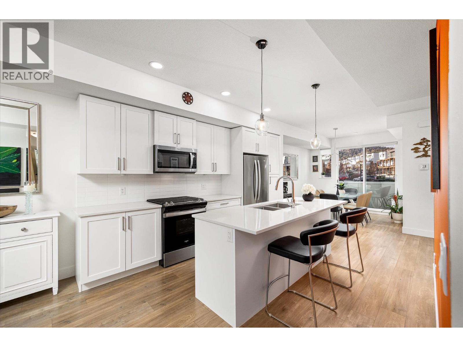 #48 720 Valley Road - 10