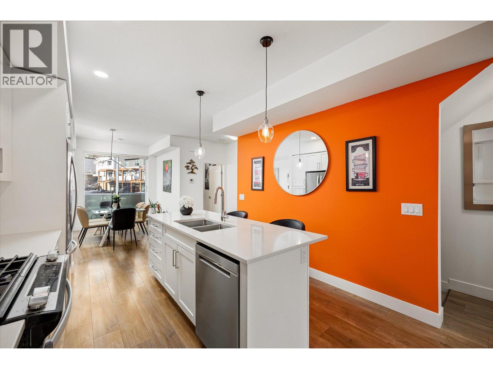 #48 720 Valley Road - 15