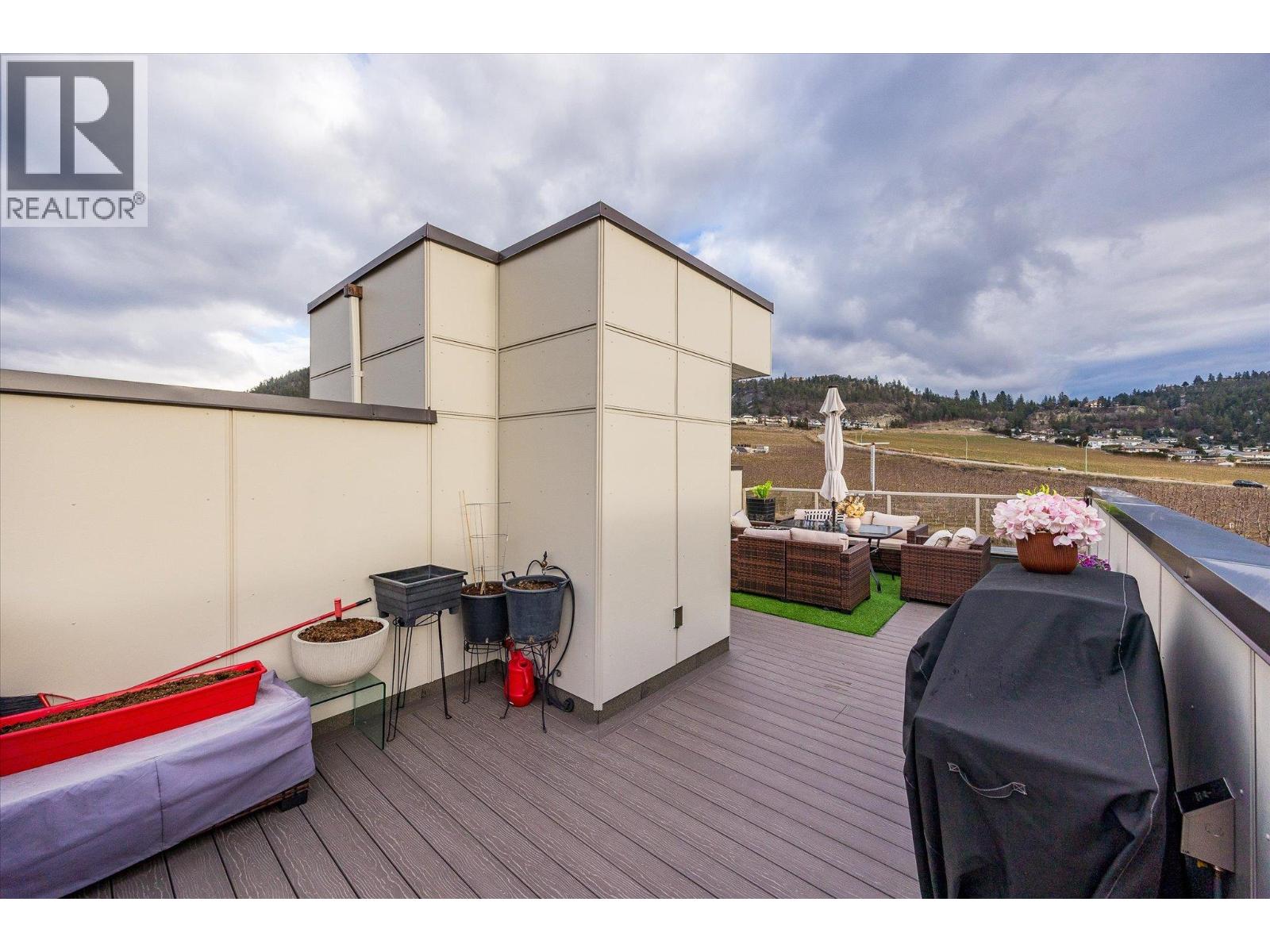 #48 720 Valley Road - 36